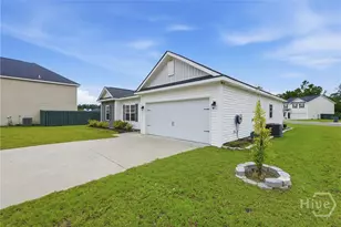 369 Brightleaf Cir, Hinesville, GA 31313 - Photo 2