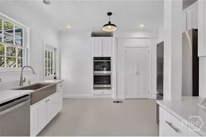 702 E 52nd Street, Savannah, GA 31405 - Photo 14