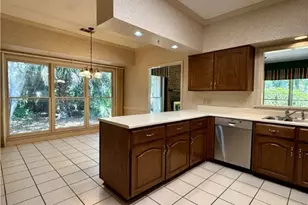 11 Gossamer Ln, Savannah, GA 31411 - Photo 4