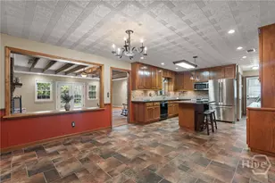 2421 Dolphin Dr, Savannah, GA 31406 - Photo 10