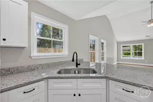 1126 E 56th St, Savannah, GA 31404 - Photo 14