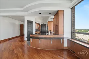 300 Bull St, Savannah, GA 31401 - Photo 20