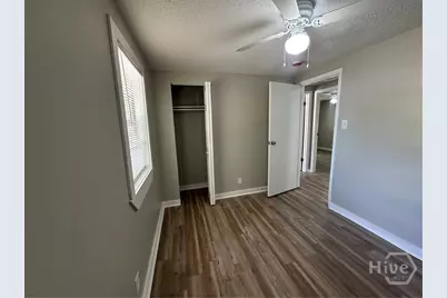 815 E Waldburg Street, Savannah, GA 31401 - Photo 16