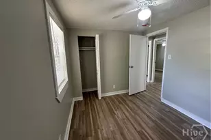 815 E Waldburg St, Savannah, GA 31401 - Photo 16