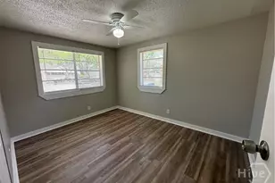 815 E Waldburg St, Savannah, GA 31401 - Photo 14