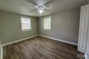 815 E Waldburg St, Savannah, GA 31401 - Photo 12
