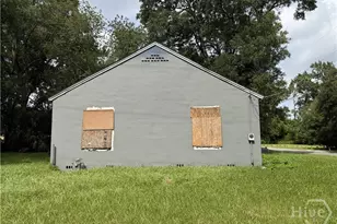 127 Elm Cir, Savannah, GA 31404 - Photo 2
