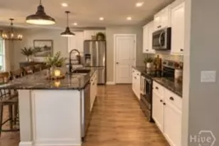 10 Gardenia Dr, Savannah, GA 31407 - Photo 2