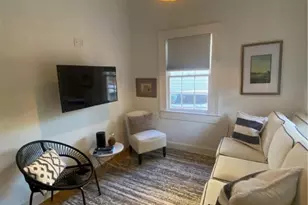 108 W Duffy Ln, Savannah, GA 31401 - Photo 2