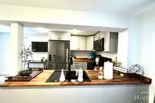 528 E 37th St, Savannah, GA 31401 - Photo 4