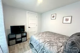 528 E 37th St, Savannah, GA 31401 - Photo 8