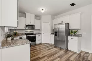 870 Meloney Dr, Hinesville, GA 31313 - Photo 8