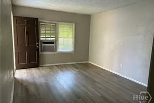 1824 E 39th St, Savannah, GA 31404 - Photo 4