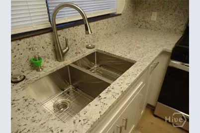 2220 E Victory Drive #17, Savannah, GA 31404 - Photo 8