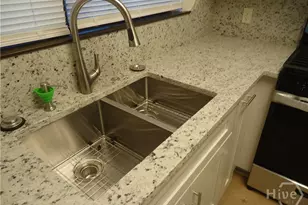 2220 E Victory Dr, Savannah, GA 31404 - Photo 8