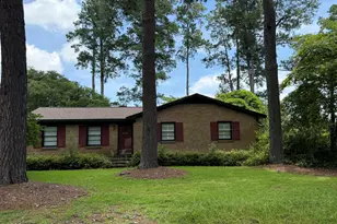 1006 E Scotsdale Rd, Laurinburg, NC 28352 - Photo 1