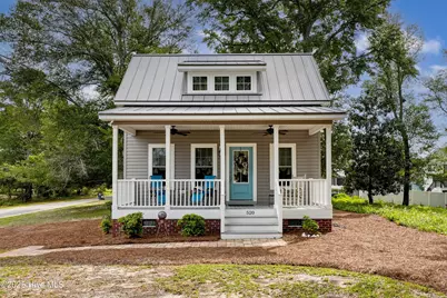 520 Clarendon Avenue, Southport, NC 28461 - Photo 1