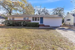 714 S Pine St, Laurinburg, NC 28352 - Photo 1