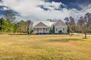 102 Plantation Dr, Swansboro, NC 28584 - Photo 1