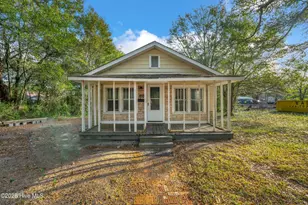 610 N Caswell Ave, Southport, NC 28461 - Photo 1