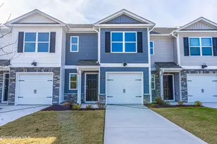 207 Maddox Dr, Aberdeen, NC 28315 - Photo 1