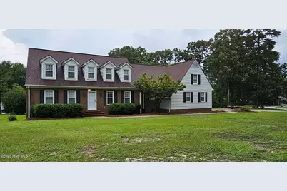 101 W Arrowhead Drive, Clinton, NC 28328 - Photo 1