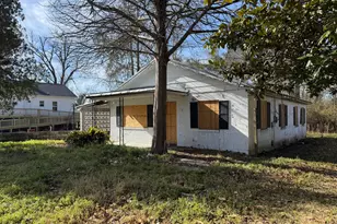 1021 Lees Ave, New Bern, NC 28560 - Photo 1