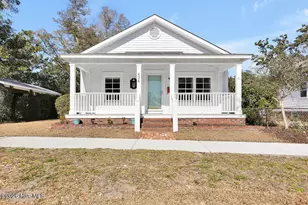 424 W West St, Southport, NC 28461 - Photo 1