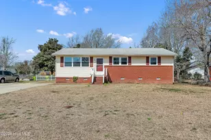 306 Glancy St, Swansboro, NC 28584 - Photo 1