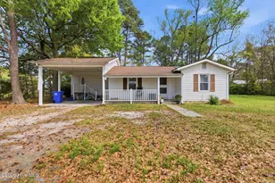 308 W Stanford St, Beulaville, NC 28518 - Photo 1