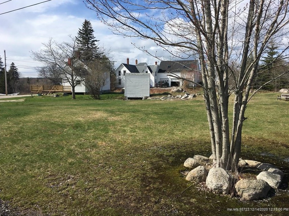 6 Roberts Cemetery Rd, Vinalhaven, ME 04863
