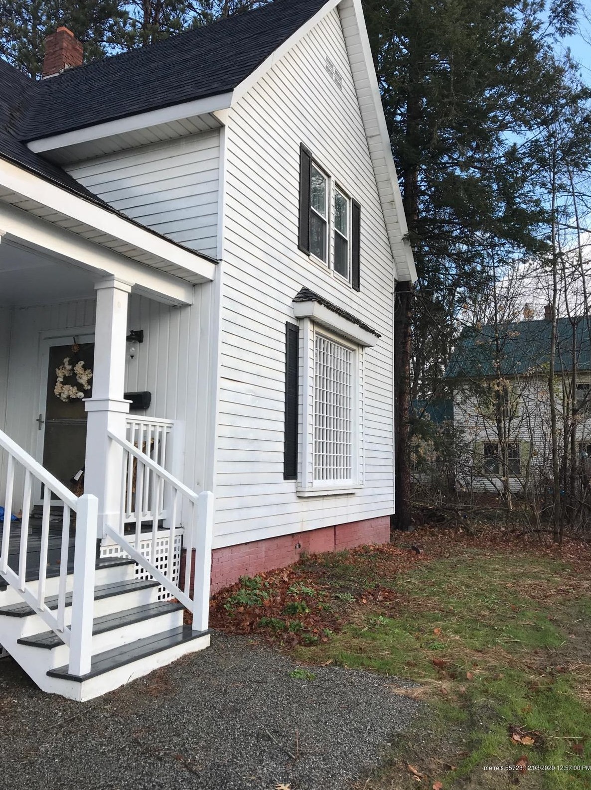 8 Park Ave, Newport, ME 04953-3219