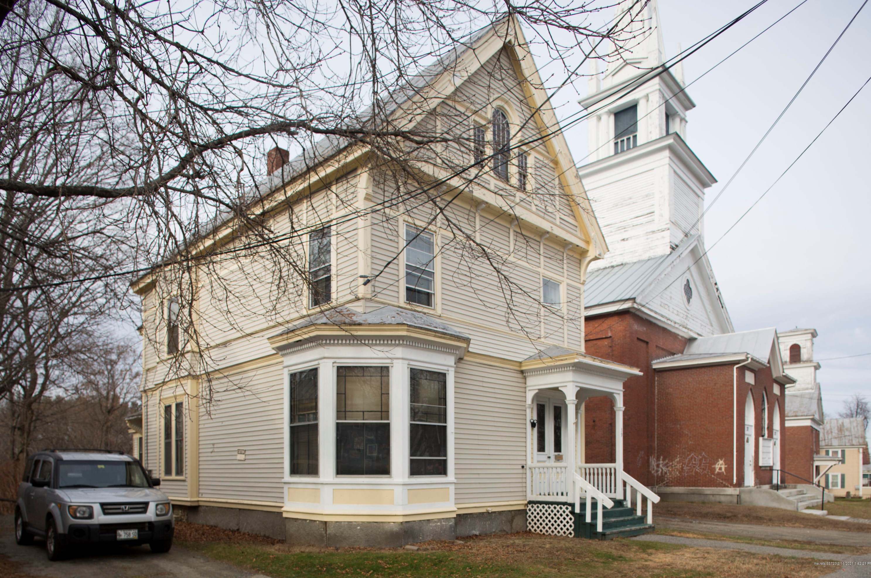 39 Main St, Skowhegan, ME 04976 exterior