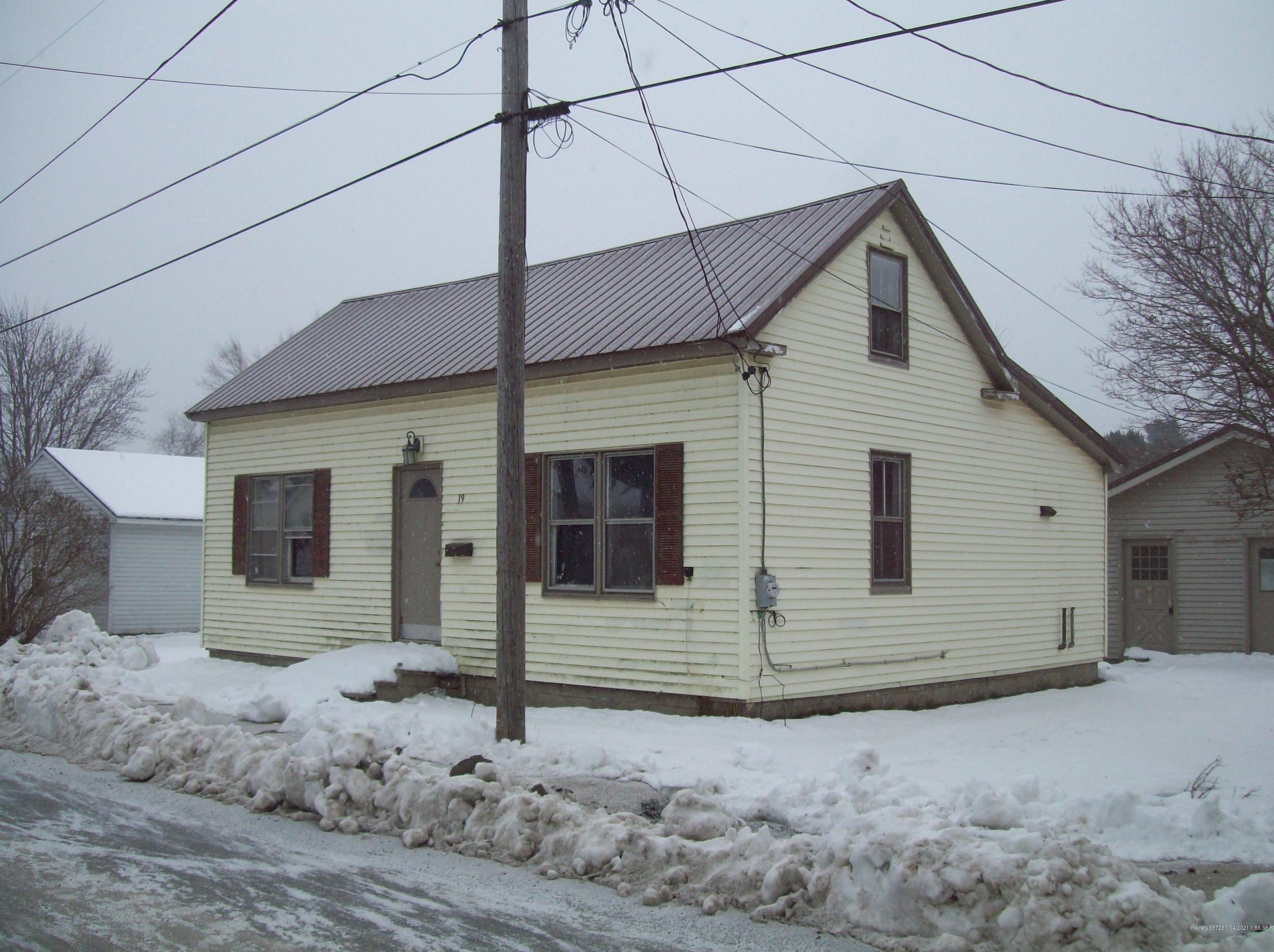 19 Lake St, Lincoln, ME 04457 exterior