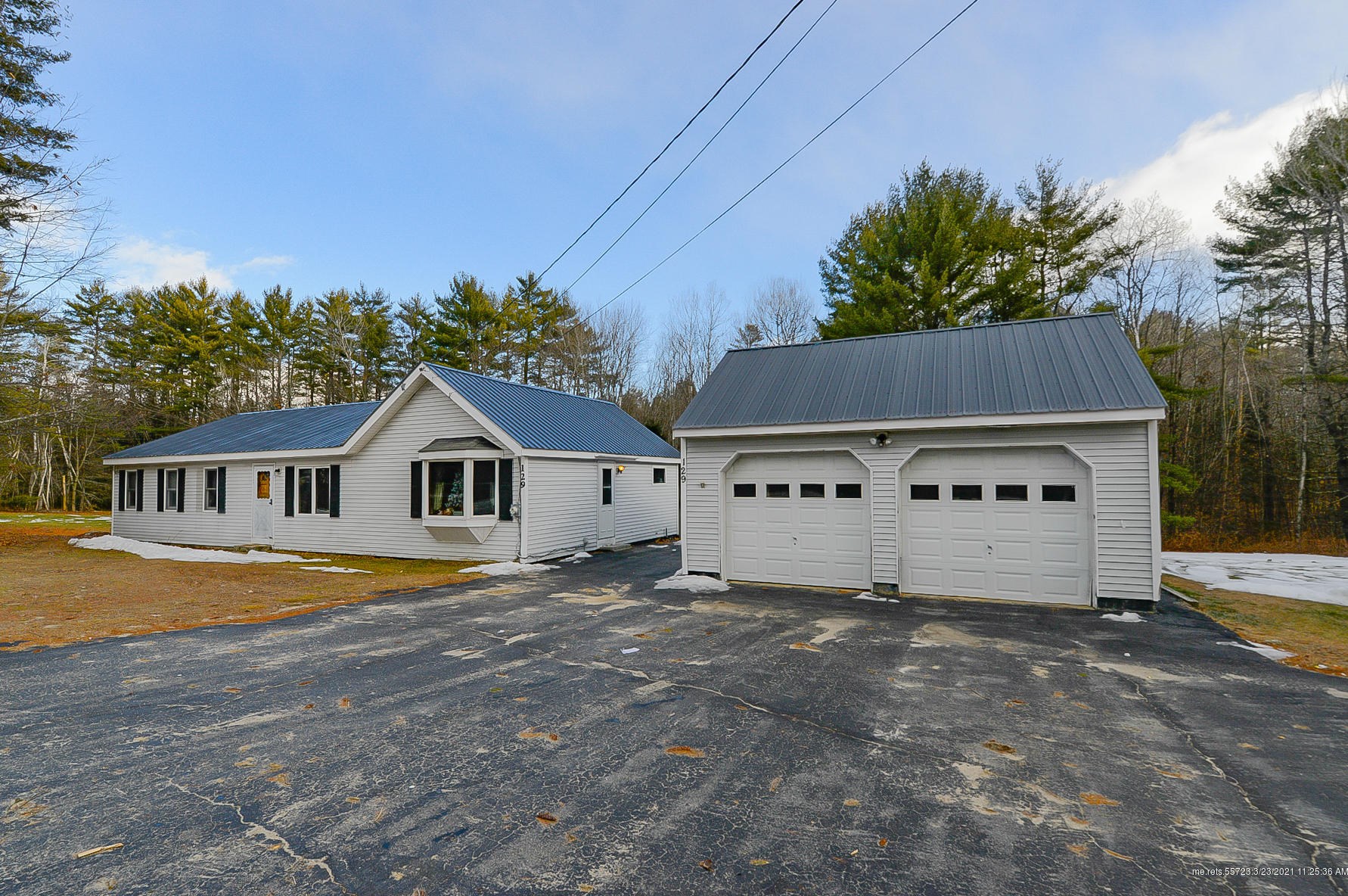 129 Kansas Rd, Naples, ME 04055
