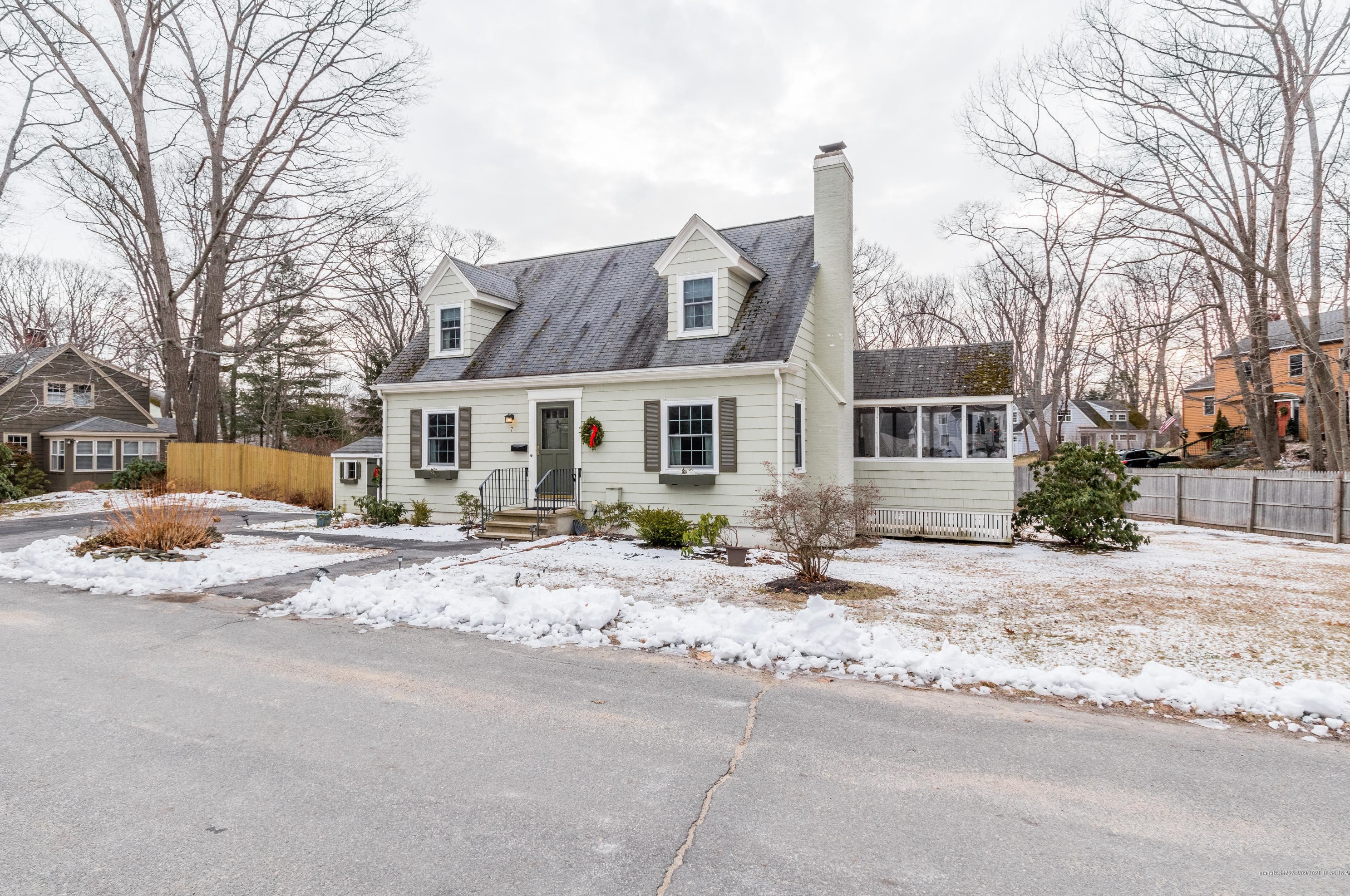 7 Arrow Point Rd, Portland, ME 04107-1432