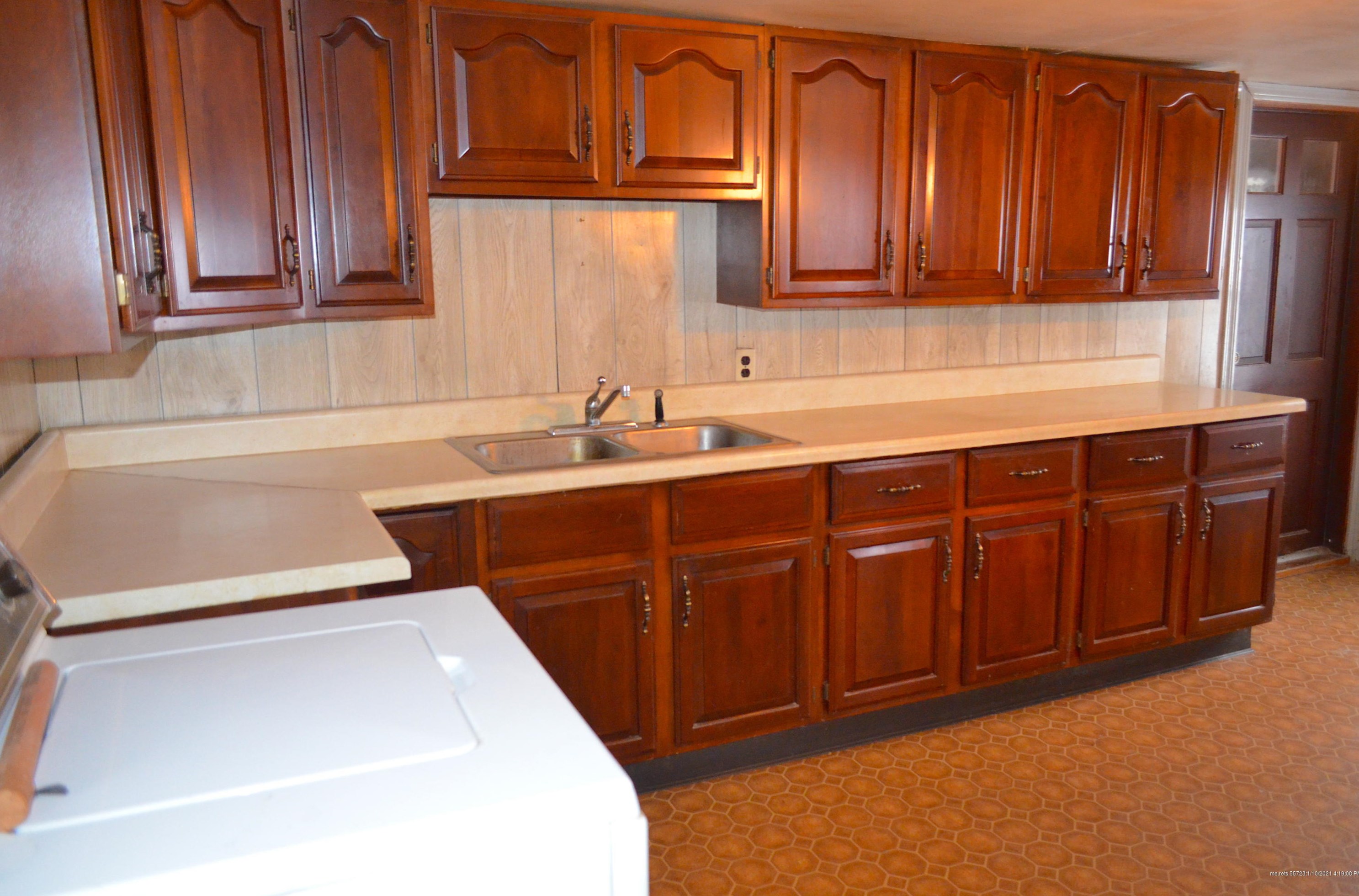 61 Parsons St, Presque Isle, ME 04769