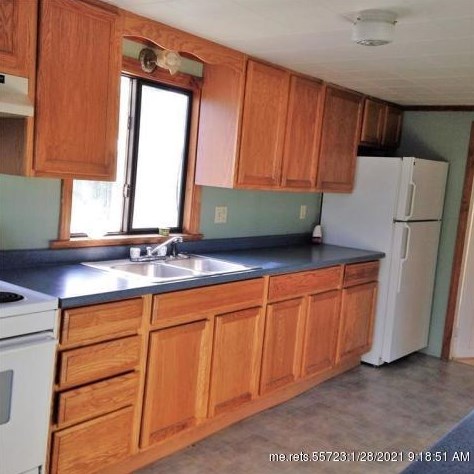 6 Lyons St, Machias, ME 04654