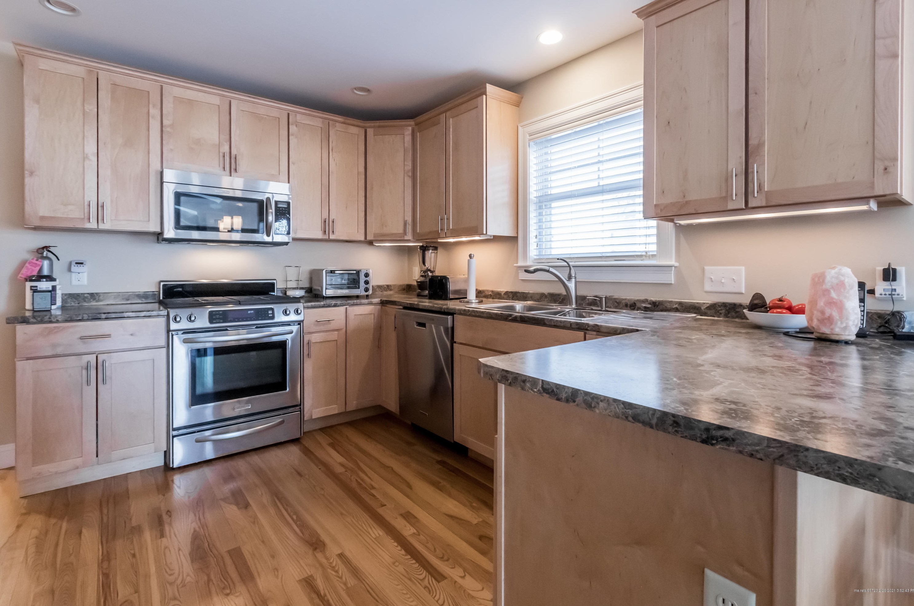 552 Main St, Portland ME 04106-5403 exterior