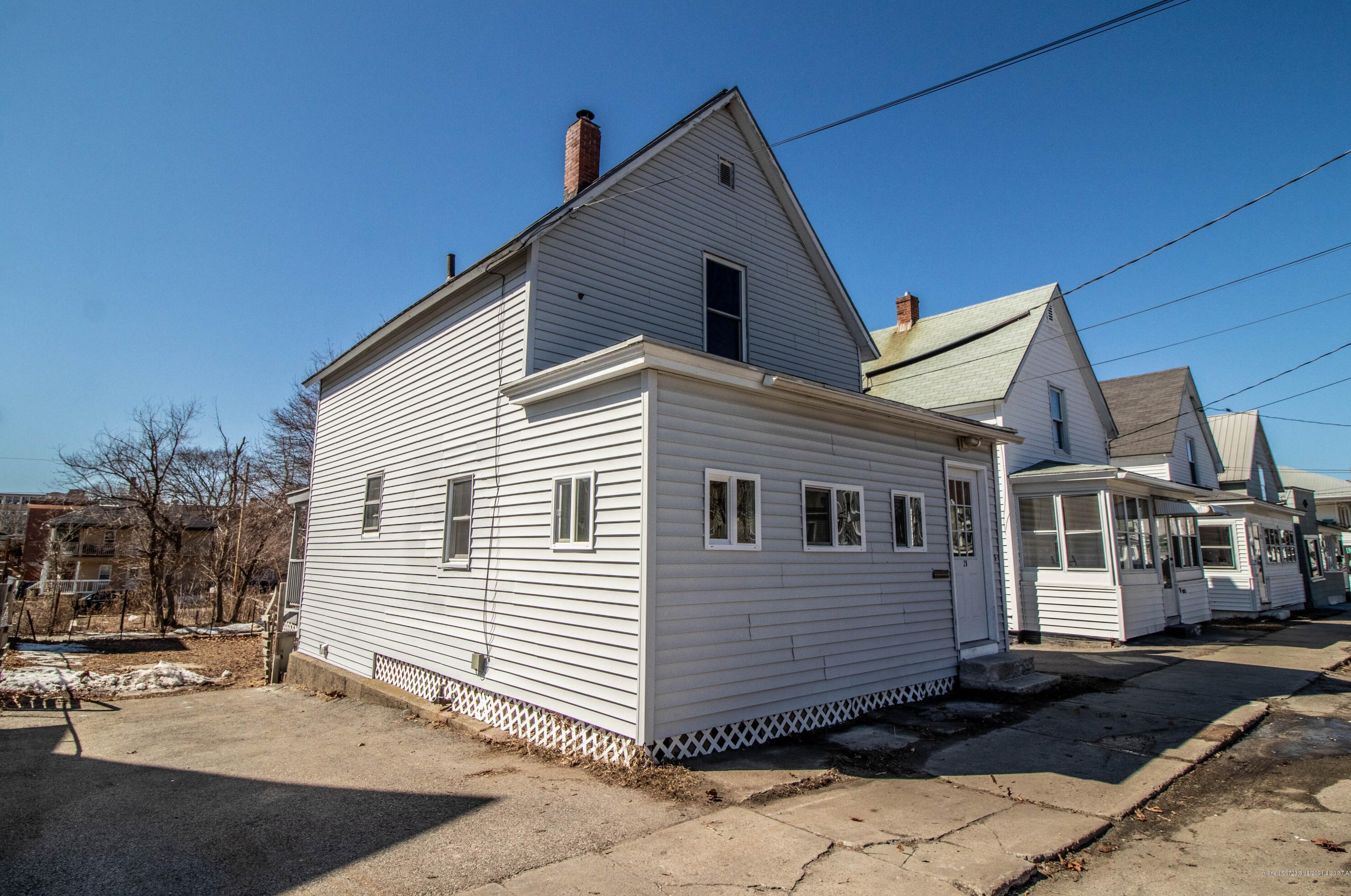 28 North Ave, Sanford, ME 04073-2947