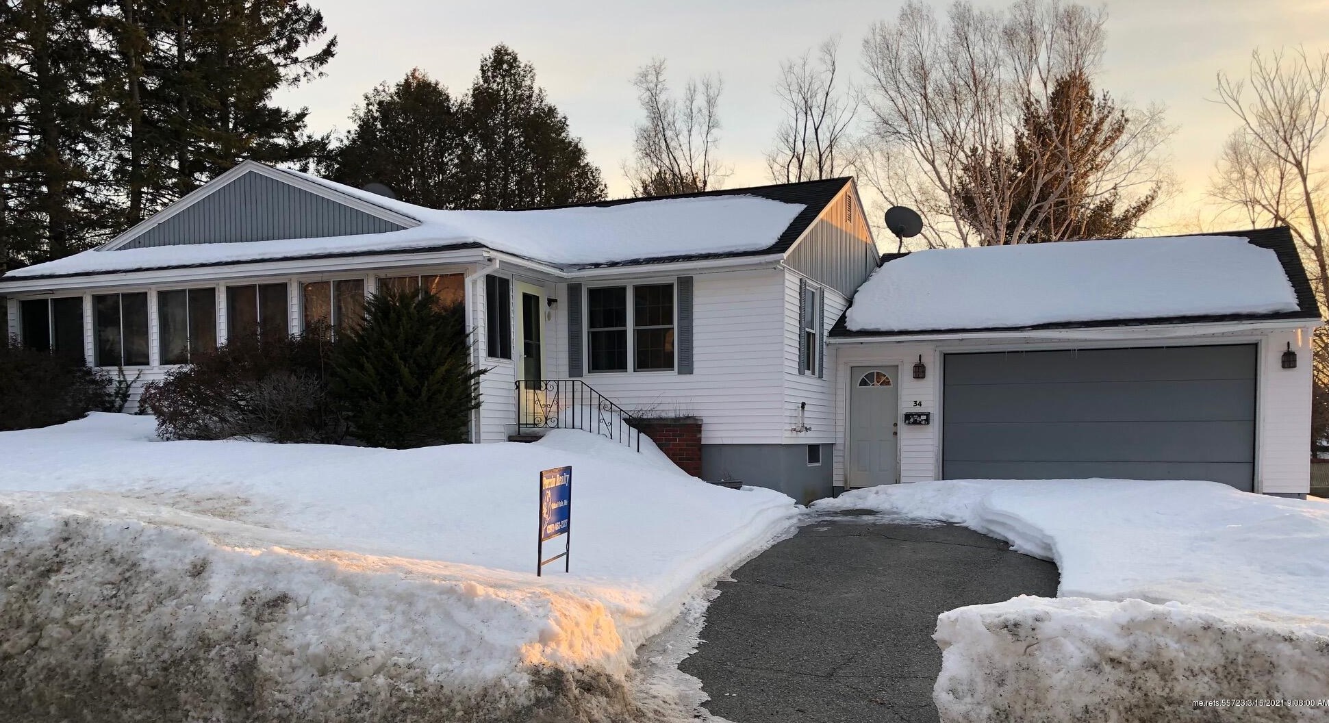 34 Orchard St, Millinocket, ME 04462