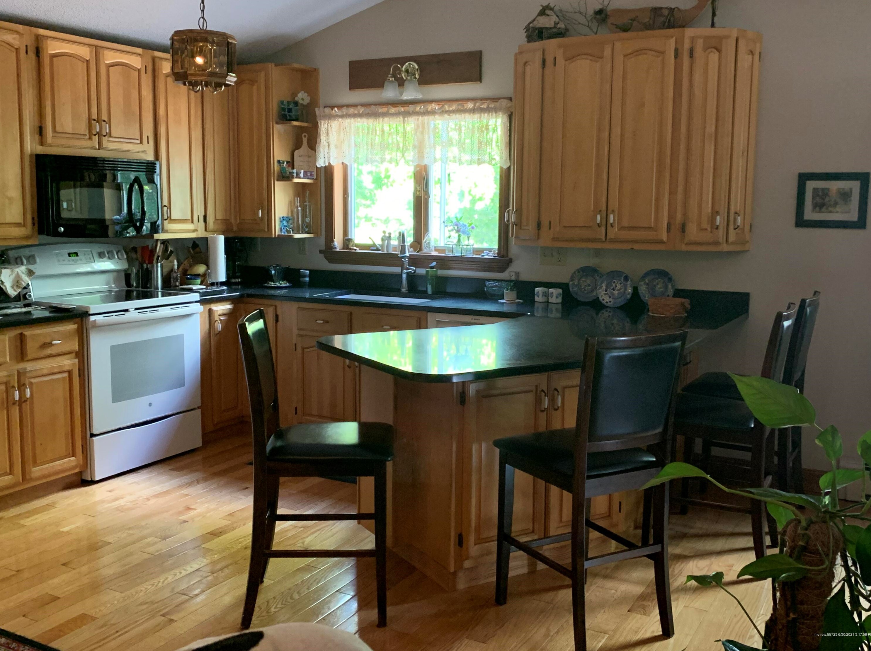 209 Sanford Rd, Wells, ME 04090