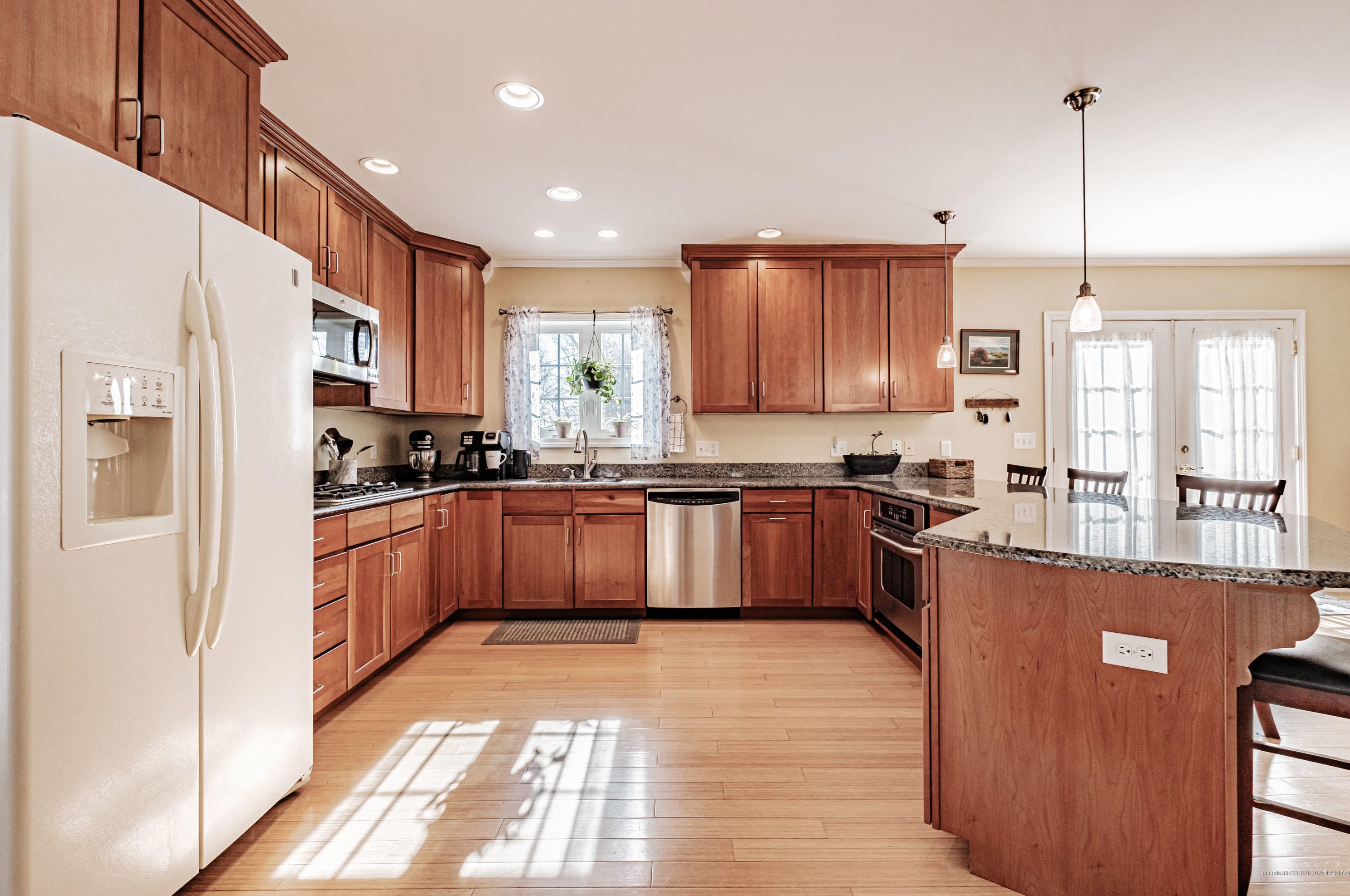 70 Ridgeland Ave, Portland ME 04106-4126 exterior