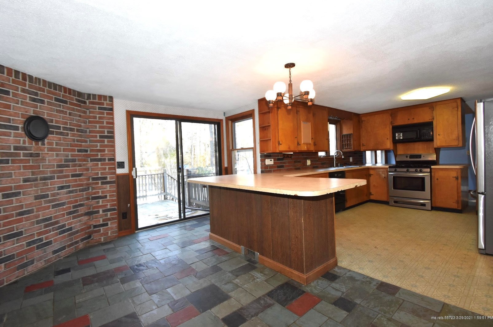 7 Whispering Pine Ln, Frye Island, ME 04071