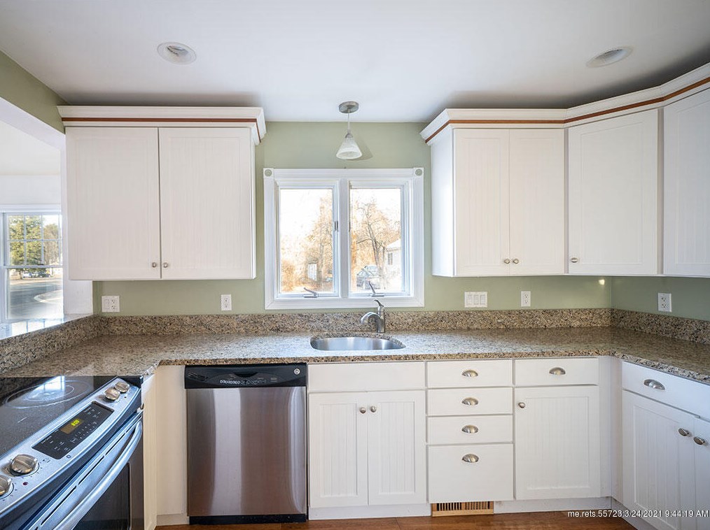 26 Deering St, Yarmouth, ME 04096
