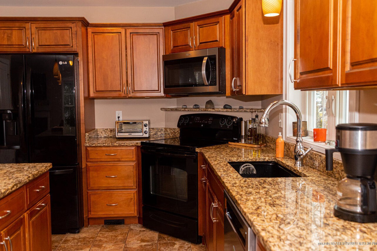 39 Liberty Way, Portland ME  04103-3954 exterior