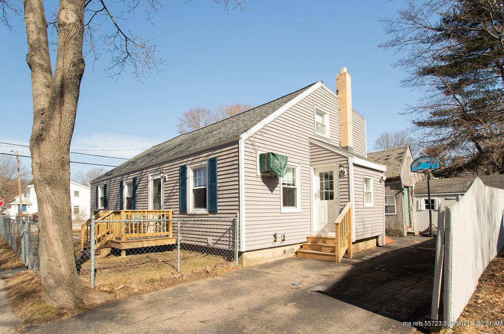 15 Goodrich St, Kittery, ME 03904