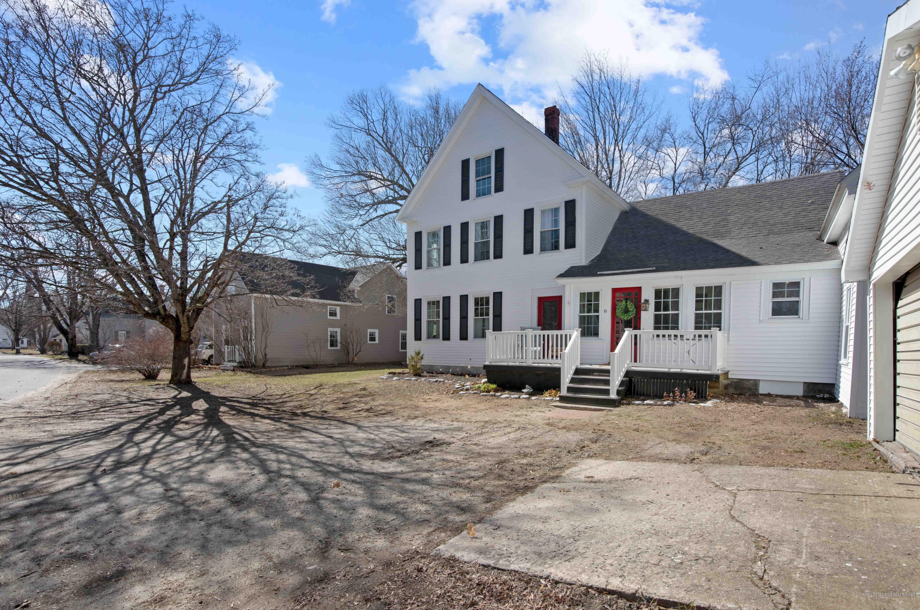 8 School St, Standish, ME 04084