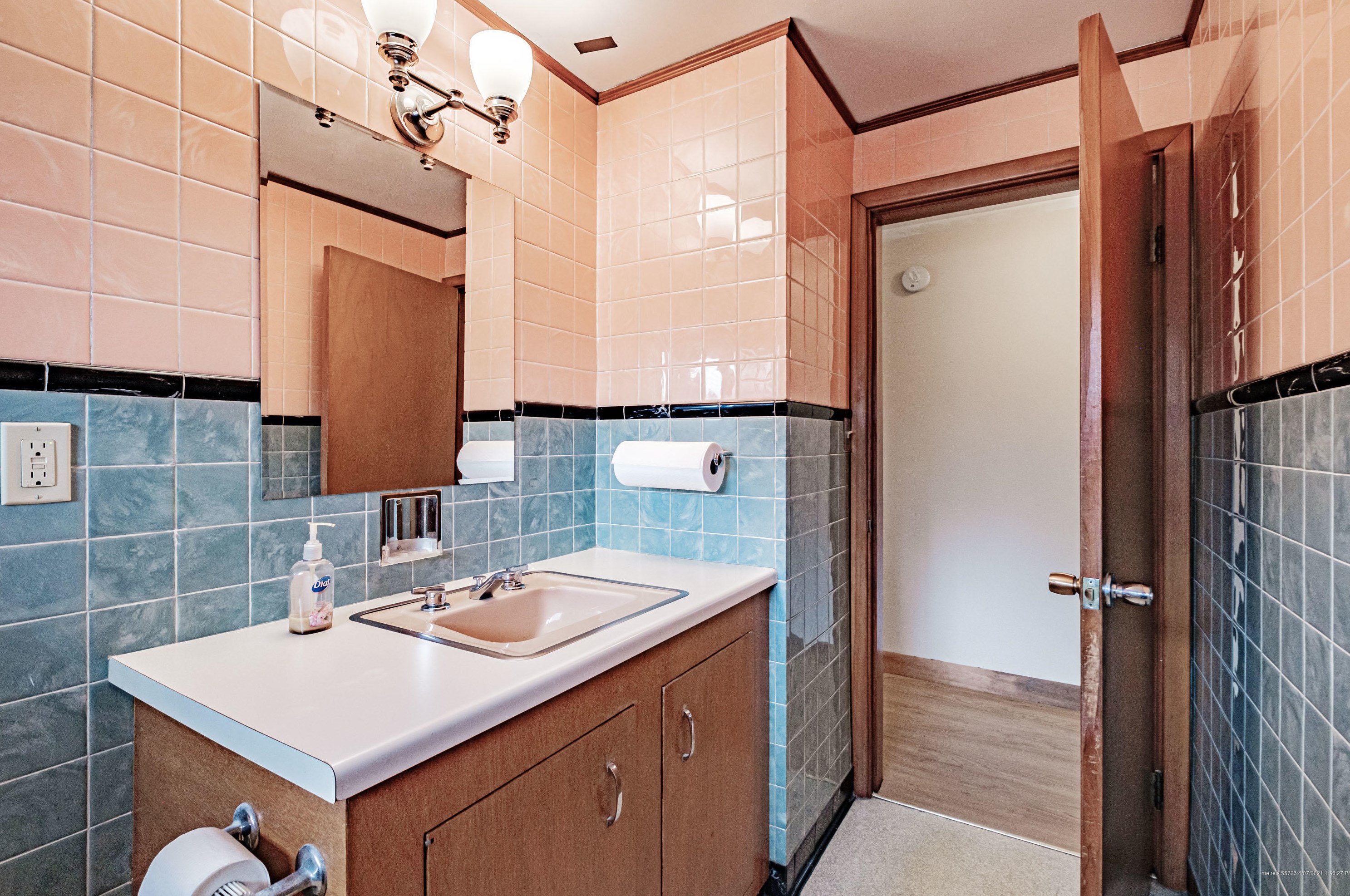 690 Main St, Gorham ME  04038-2622 exterior