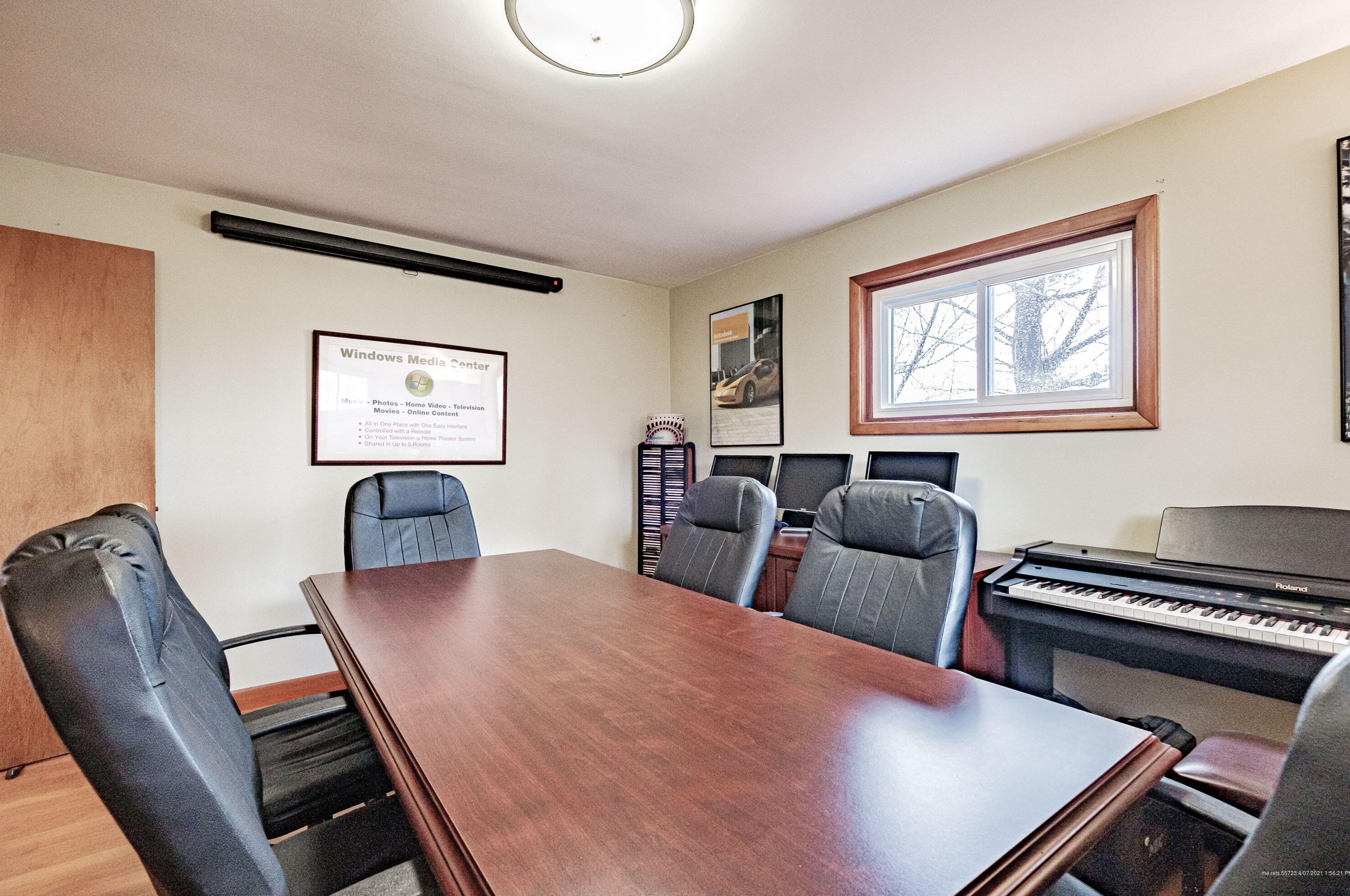 690 Main St, Gorham ME  04038-2622 exterior